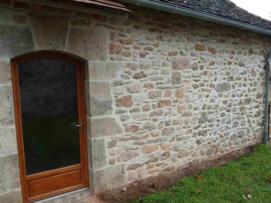 Joint à la chaux, façade en pierre La Boissière-de-Montaigu