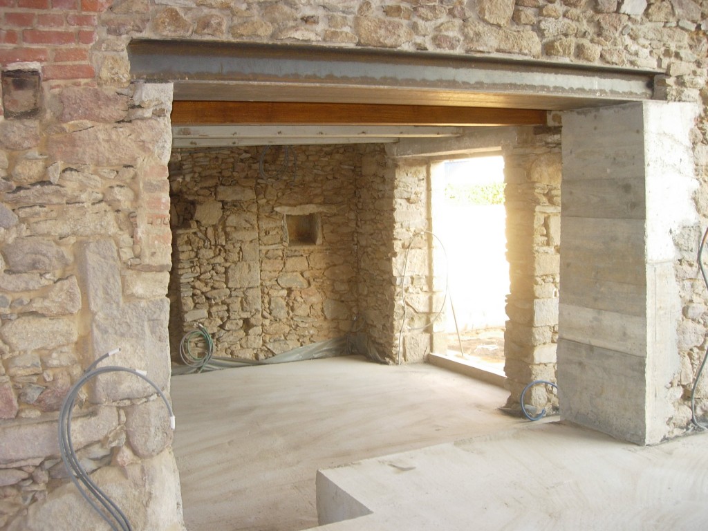 Ouverture de mur en pierre, en béton à Breuil-Barret